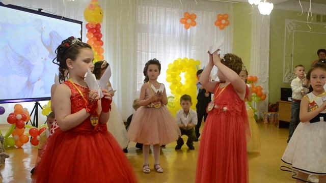 Танец с голубями "Птицы, мои птицы". Выпускной бал в детском саду смотреть онлайн