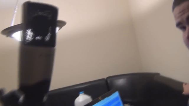 Fat Guy Can't Work Microphone смотреть онлайн