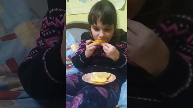 Болить горло у дитини?Лікуйтесь лимоном! смотреть онлайн