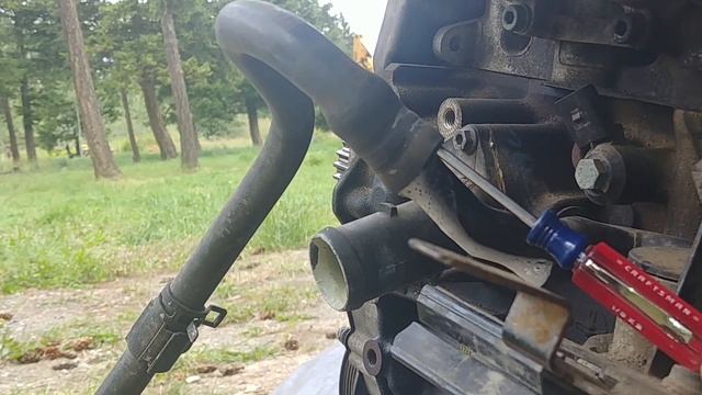 TRICK! HOW EASY REMOVE OLD STUCK COOLANT HOSE. смотреть онлайн
