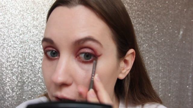 Осенняя коллекция CHANEL 2020 | Тени, карандаш и румяна-хайлайтер смотреть онлайн