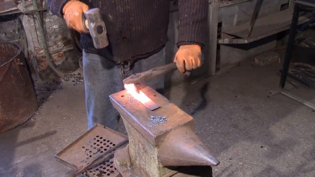 Как пробить,прошить отверстие в металле.Пробивка.Ковка. смотреть онлайн