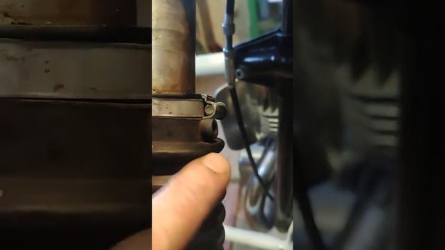 Правильный воздухоотвод для резиновых гофр на передней вилке Ява 638 смотреть онлайн