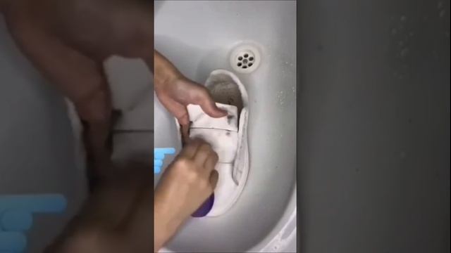 Как стирать кроссовки. Смотри описание. ЧИТАЙТЕ ОПИСАНИЕ смотреть онлайн