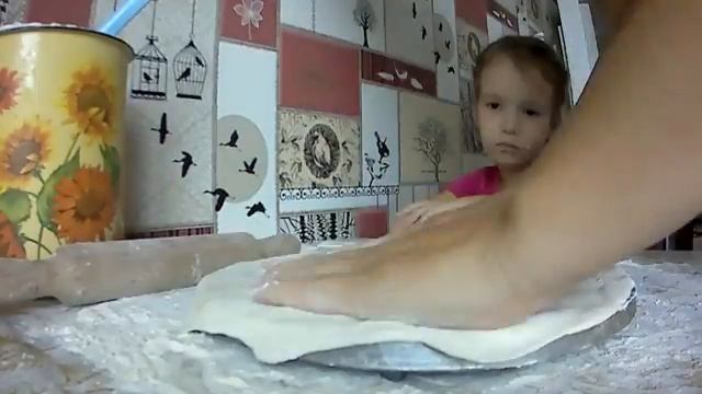 Готовим пельмени - тесто на кипятке. Рецепт. Лепим на скорость! Кто быстрее? смотреть онлайн