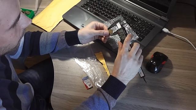 Пластиковый электронный штангенциркуль из Китая. смотреть онлайн