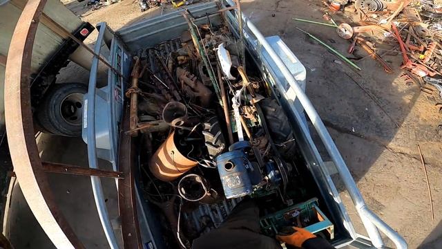 Scrap Metal Recycling - Unloading Truck and Trailer at the Scrapyard! смотреть онлайн