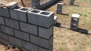 Каркас из пескоблока строим. Очень бюджетный вариант строительства гаража.