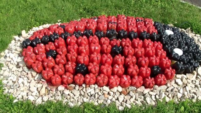 Божья коровка из пластиковых бутылок. Ladybug from plastic bottles. смотреть онлайн