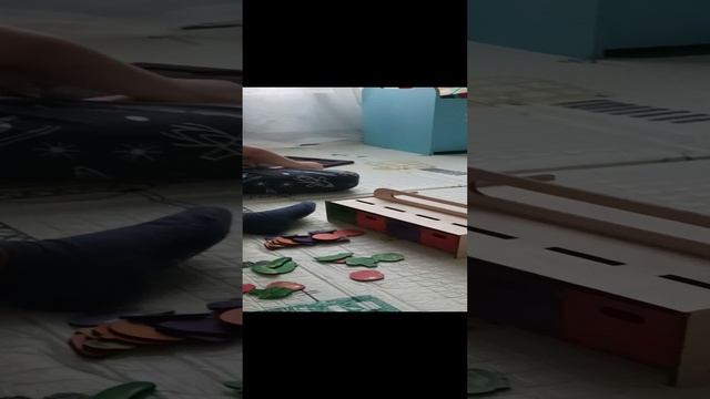 Оливер играет в сортер смотреть онлайн