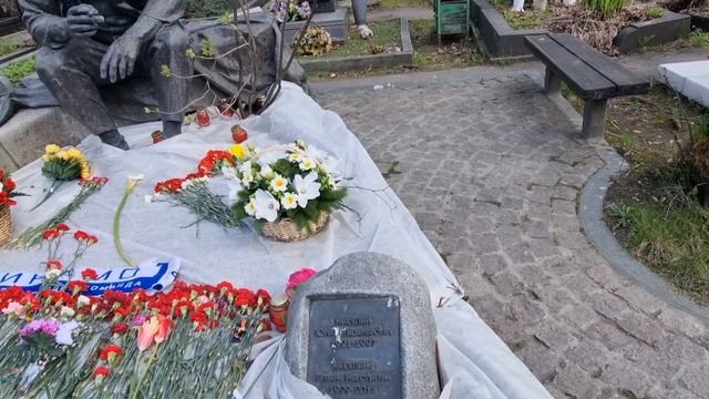 Новодевичье Кладбище Могилы Знаменитых Людей. Жириновского Ельцина Шукшина смотреть онлайн