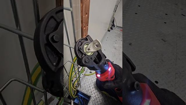 Подключение кабеля заземления 1х35 мм2 к медной шине сечением 8х50 мм смотреть онлайн