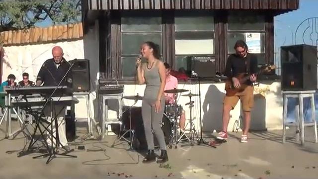 уличные музыканты Коктебель. Группа MosKitos BAND май 2016 смотреть онлайн