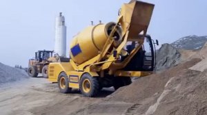 Самоходный бетоносмеситель с самозагрузкой