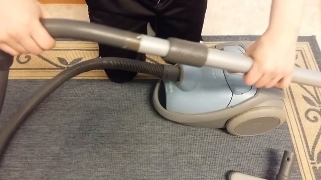 Philips Universe Vacuum Cleaner Review/Demonstration/Mess Test