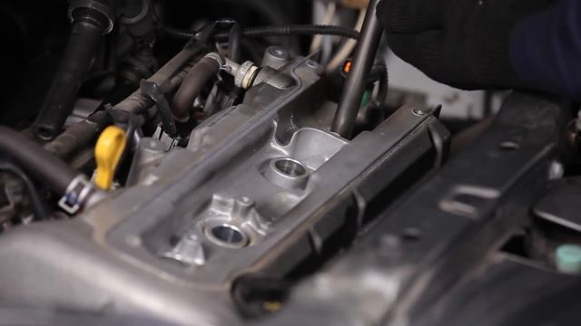 How to change spark plug on SUZUKI SWIFT 3 [TUTORIAL AUTODOC] смотреть онлайн