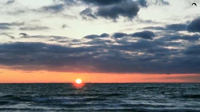 Красивый закат?Солнце в море?Наша прогулка смотреть онлайн