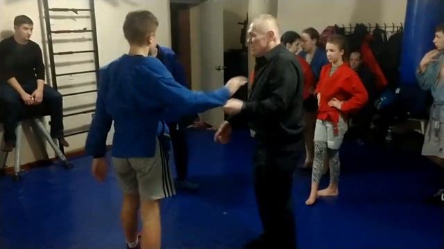 Техника бросков самбо Задняя подножка захватом за рукава смотреть онлайн