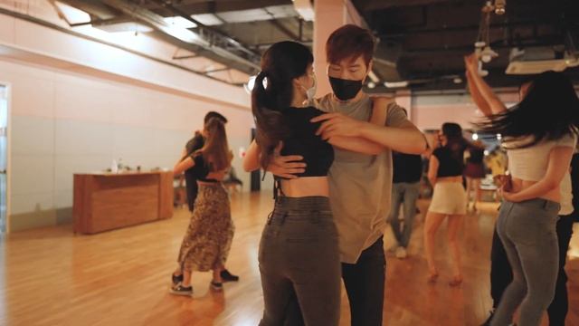 흑사탕(센바리코) y 헤나(Senbarico) Sensual Bachata 센슈얼 바차타 at S.Sen Bachata Bar смотреть онлайн