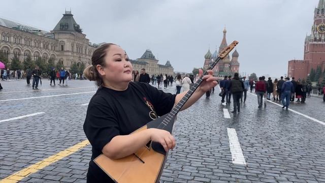 Калмыцкая домбра у стен Кремля на главной площади страны смотреть онлайн