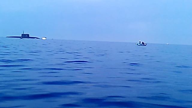 Особенности рыбалки в Севастополе. Подлодка разгоняет рыбаков. смотреть онлайн