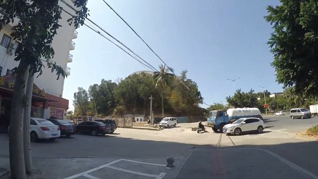 Обзор Sanya Searainbow Hotel, осматриваем окрестности, ТЦ Ананас, китайская лапша.