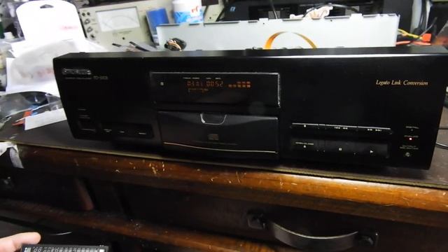 Pioneer PD-S-703 - my workshop transport for 3 years now becomes a display donor for Wadia 301... смотреть онлайн