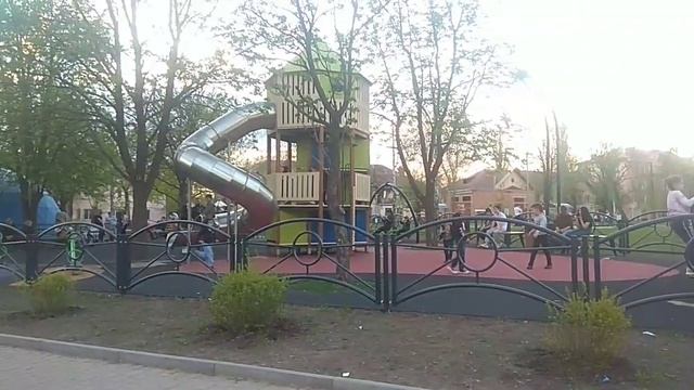 лучшая детская площадка в городе смотреть онлайн