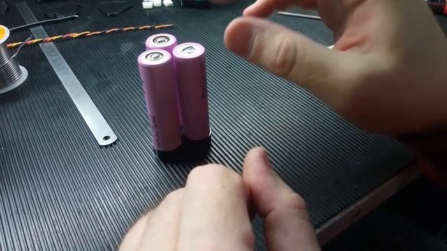 Xiro mini с самодельным аккумулятором. Возможно ли такое? Часть 7. Сборка холдера для бат 18650. смотреть онлайн