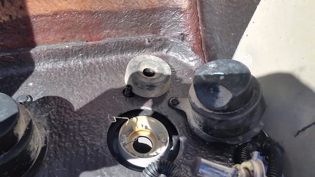 How to change the headlight element in a 2018 Freightliner Coronado смотреть онлайн