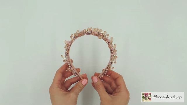Нежный розовый ободок для невесты
