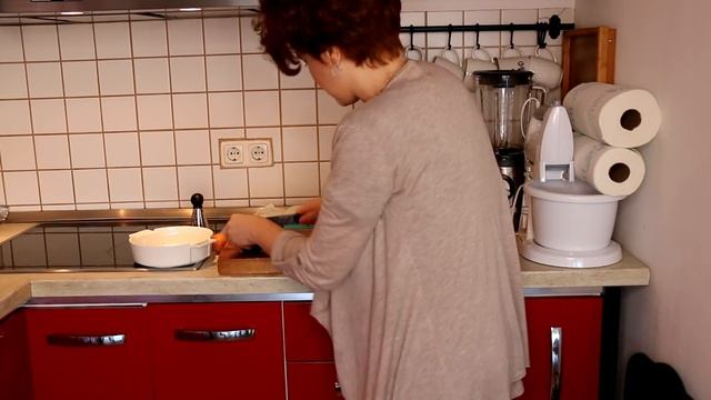 Домашний ВЛОГ. Готовлю авокадо с яйцом . Примерка платьев смотреть онлайн