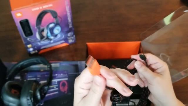 JBL Quantum ONE Unboxing смотреть онлайн