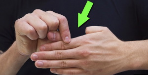 Как оторвать палец?? // Обучение фокусу который удивит друзей!