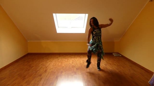 UN BESO-AVENTURA BACHATA ZUMBA BY SARA смотреть онлайн