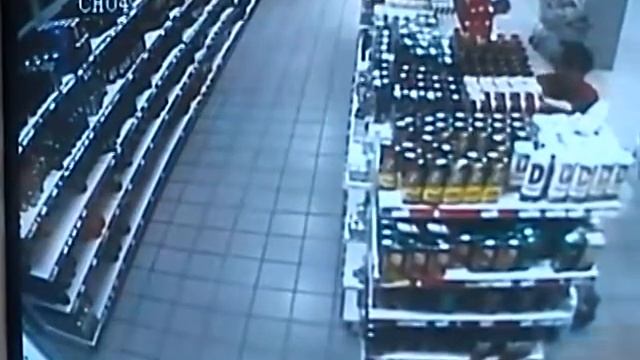 Упал стеллаж в магазине смотреть онлайн