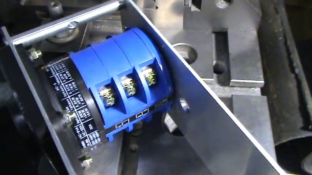 Универсальный переключатель на три положения 32А - 600V смотреть онлайн