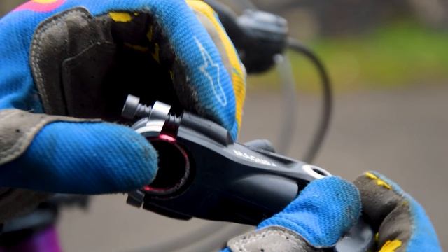 Upgrading My Schwinn With Some Retro Bike Bling - Vintage Mountain Bike Build смотреть онлайн