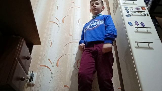 Танцую под песню АМОНГ АС (Remix) смотреть онлайн