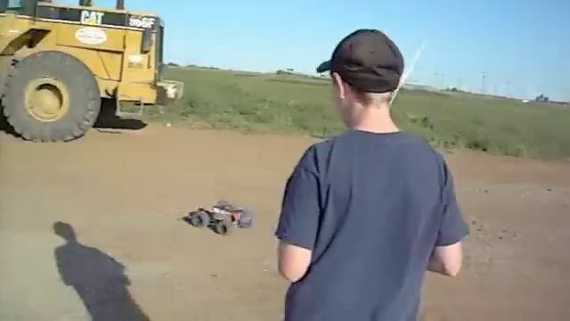 T-maxx at the construction site смотреть онлайн