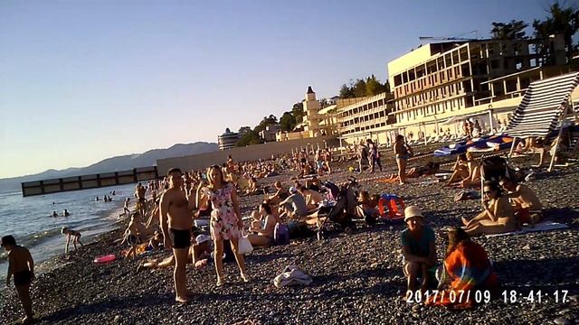 Beach life in the resort city of Russia смотреть онлайн
