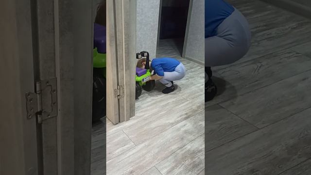 Гриша и Миша моют машины смотреть онлайн