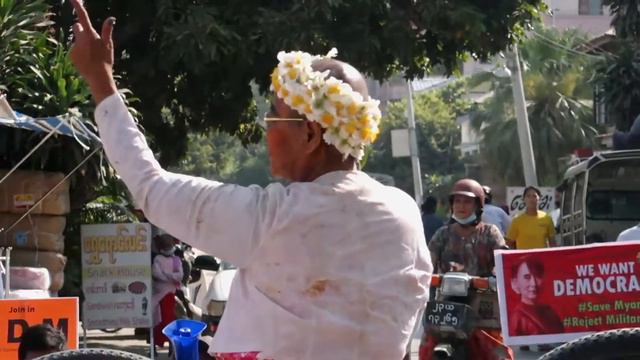 Burmese women love floral decorations смотреть онлайн