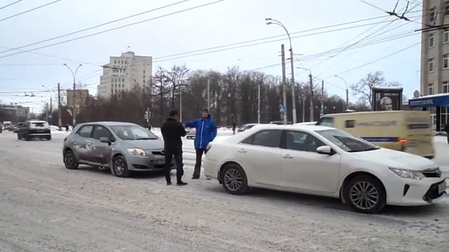 Дорожный "поцелуй" в центре Вологды! #ГужевTV смотреть онлайн