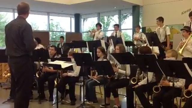 In the Mood -- Chehalem Valley MS Advanced Jazz Band 6/3/13 смотреть онлайн