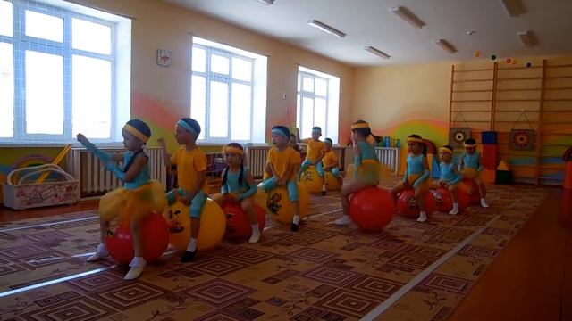 Спортивный танец с фитболами смотреть онлайн