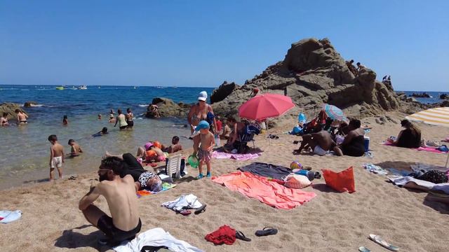 Spain Beach Walk - Costa Brava Spain - August 2022 - 4K Ultra HD смотреть онлайн