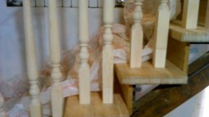 две балясины на одной ступени