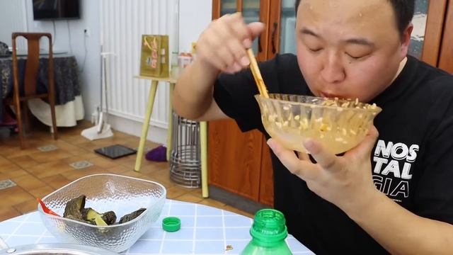 20斤的五花肉，阿强做一个“红烧肉泡面”，每根面都裹满了汤汁，大口吃肉过瘾！ |Mukbang【cram阿强】