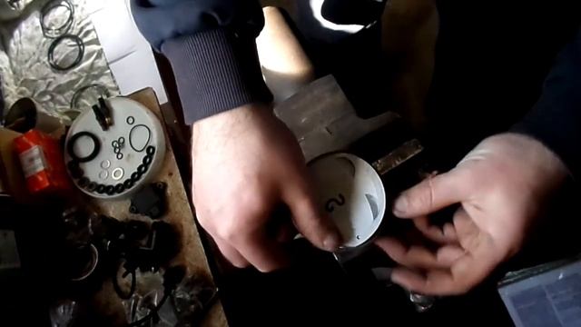 74 Установка колец в поршень двигателя  Джили МК  копия  двгателя TOYOT A4 FE